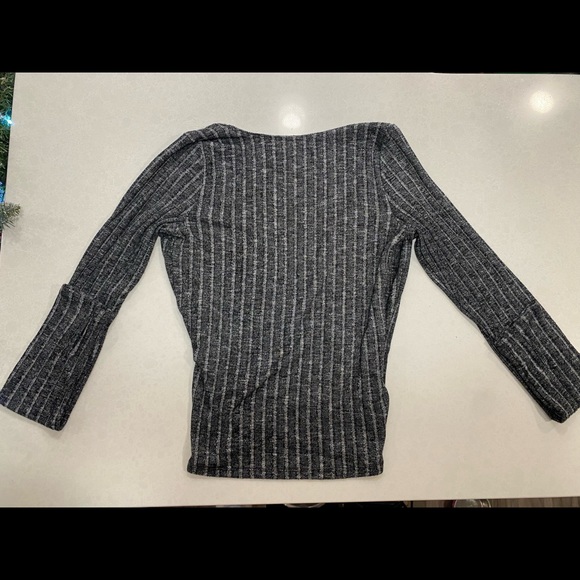 Dark gray hollister long sleeve top - Picture 2 of 2